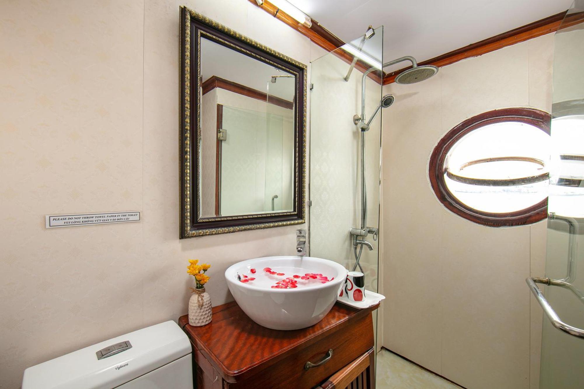 Fantasea Imperial Cruise Hotel Ha Long Exterior photo